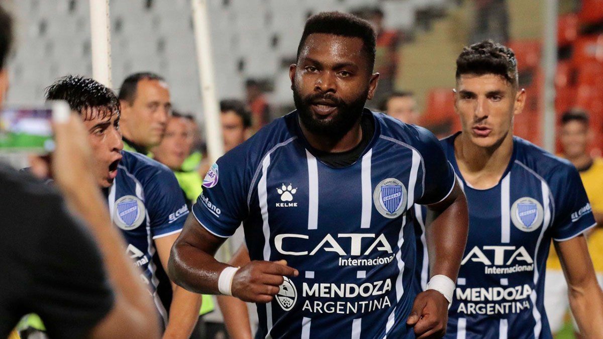 Se suicidó el Morro García, jugador del Tomba. Fue hallado sin vida en su departamento de Godoy Cruz. Foto: Martín Pravata.&nbsp;