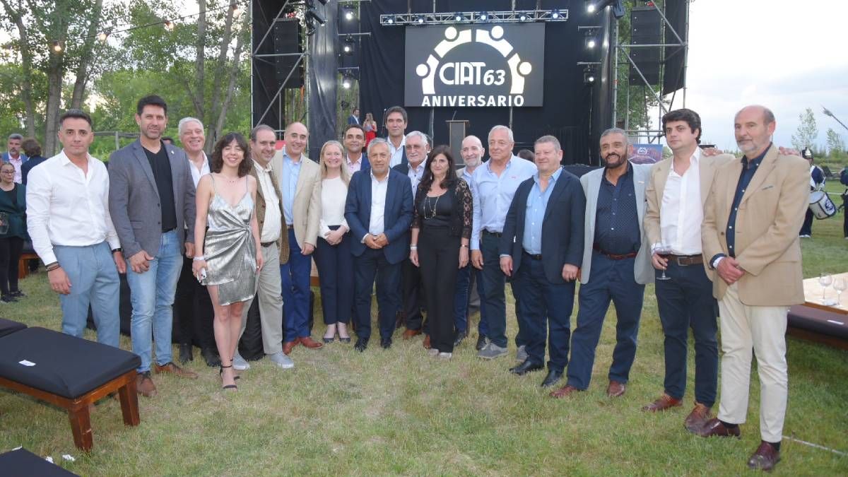 El gobernador Alfredo Cornejo y funcionarios asistieron al 63° aniversario de la Cámara de Comercio, Industria, Agricultura y Turismo de Tunuyán (CIAT). El gobernador Alfredo Cornejo y funcionarios asistieron al 63° aniversario de la Cámara de Comercio, Industria, Agricultura y Turismo de Tunuyán (CIAT).
