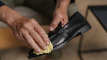Cómo lustrar y recuperar los zapatos de cuero: tip casero sencillo