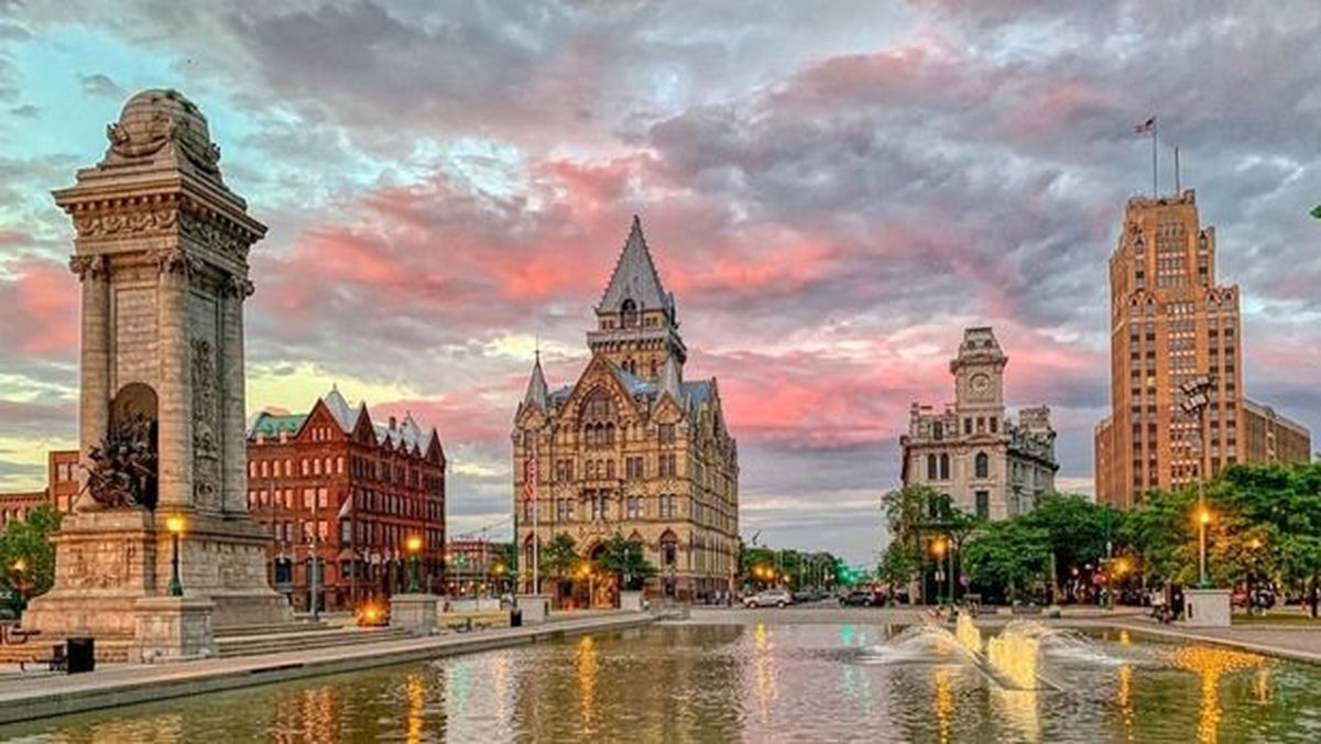 El parque se encuentra muy cerca de la hermosa ciudad de Syracuse. El parque se encuentra muy cerca de la hermosa ciudad de Syracuse.