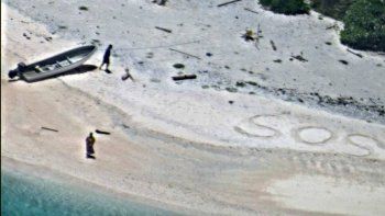 Rescataron a una pareja en Isla del Pacífico gracias a un 