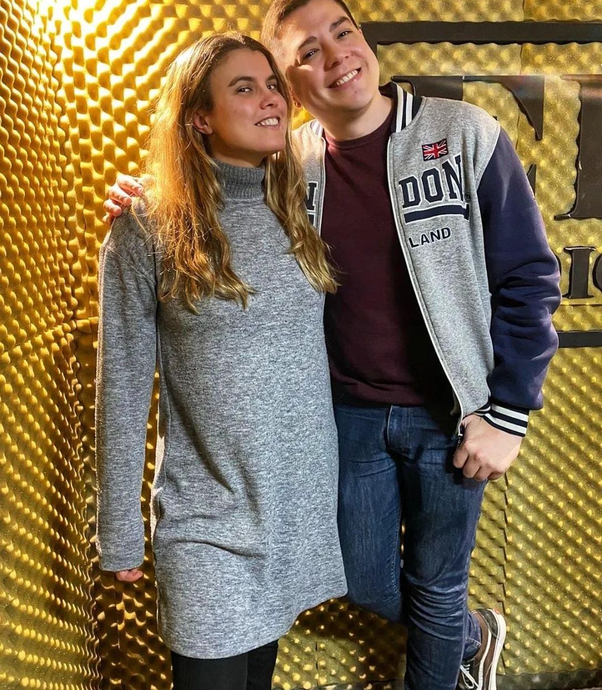 Soledad Verina y Cristian Navarro en su programa ATP Magazine de El informante radio. Soledad Verina y Cristian Navarro en su programa ATP Magazine de El informante radio.