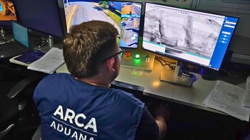 La imagen de escáner y la pregunta con la que un chofer pisó el palito: escondía más de 100.000 dólares en cocaína La imagen de escáner y la pregunta con la que un chofer pisó el palito: escondía más de 100.000 dólares en cocaína