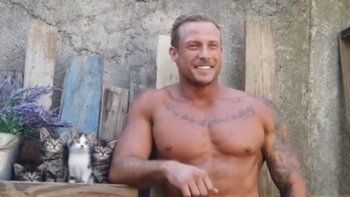 Bomberos australianos hacen un calendario 2020 hot por una buena causa