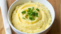 El puré de coliflor es una receta sencilla y liviana para incluir en la dieta.