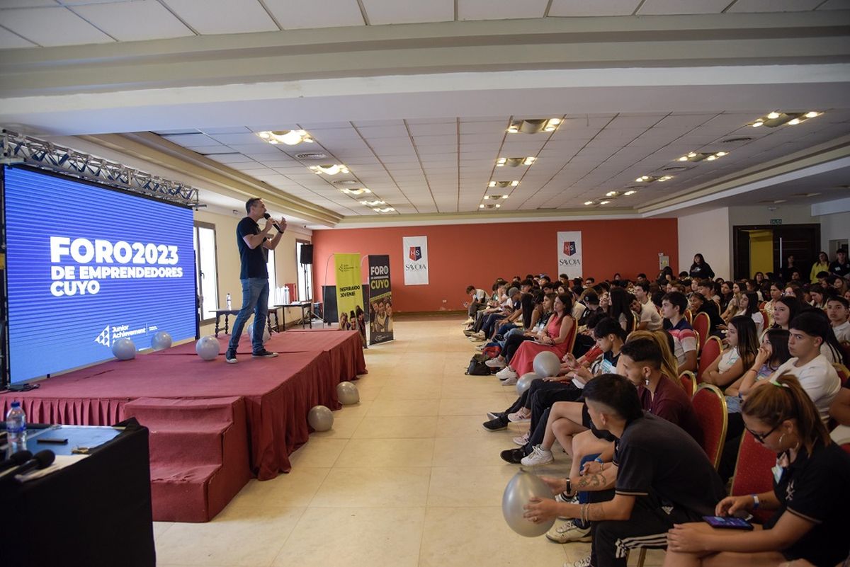 Junior Achievement, una de las ONG más grandes del mundo abre las inscripciones para una nueva edición del Foro de Emprendedores de Cuyo. Junior Achievement, una de las ONG más grandes del mundo abre las inscripciones para una nueva edición del Foro de Emprendedores de Cuyo.