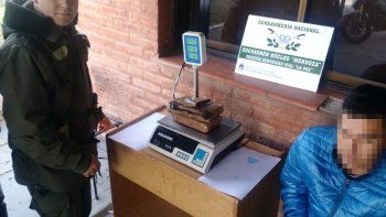 Dijo que llevaba café pero le encontraron cocaína en su mochila