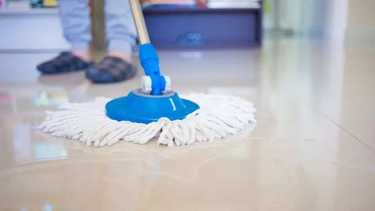 Truco de limpieza: deja reluciente tu piso de cerámica en solo 10 minutos y con 4 ingredientes