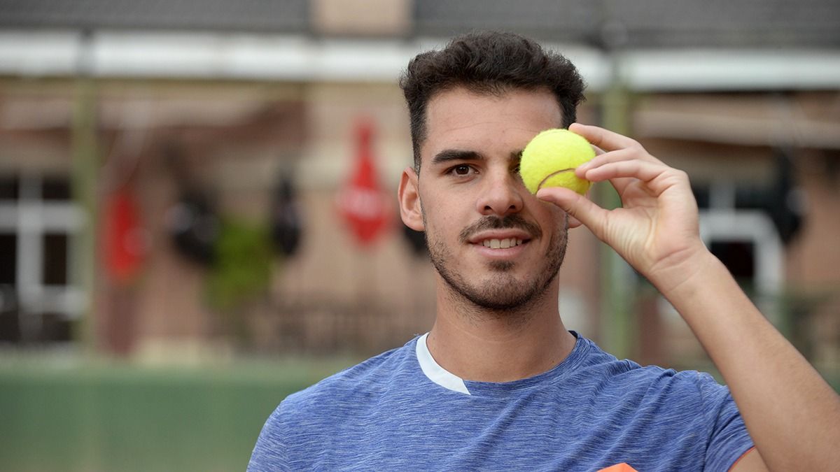 Francisco Bahamonde sigue jugando al tenis pero dejó el alto nivel y se puso a estudiar