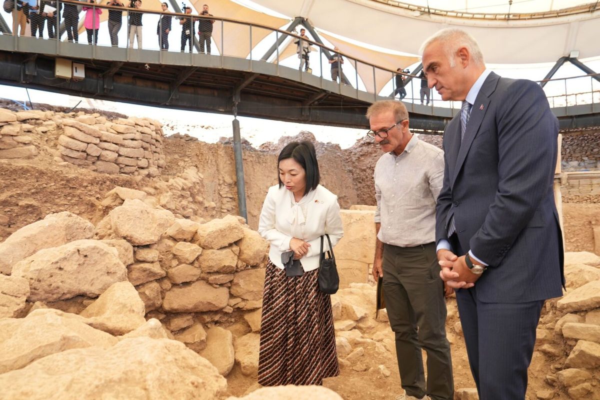 El ministro de Cultura de Turquía, Mehmet Nuri Ersoy, fue quien anunció el descubrimiento. El ministro de Cultura de Turquía, Mehmet Nuri Ersoy, fue quien anunció el descubrimiento.