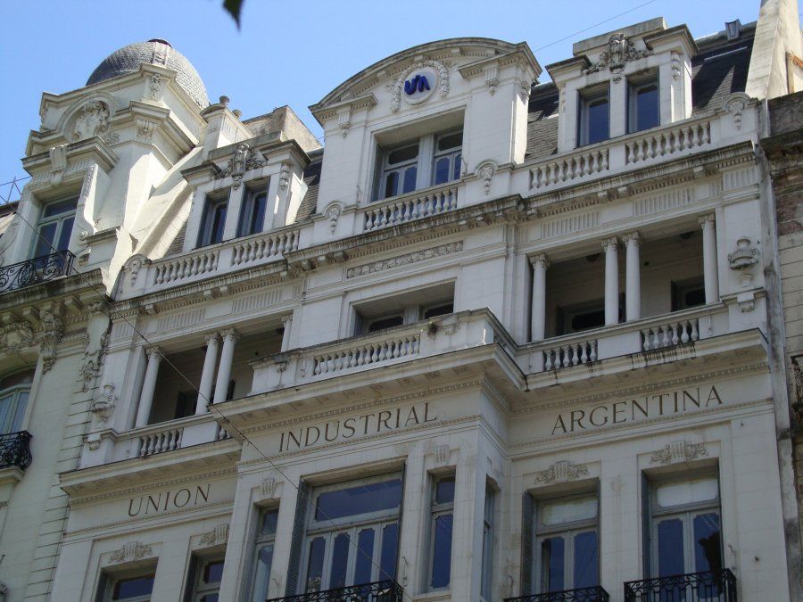 Directivo de la UIA advierte que la oposición busca instalar un  cepo laboral