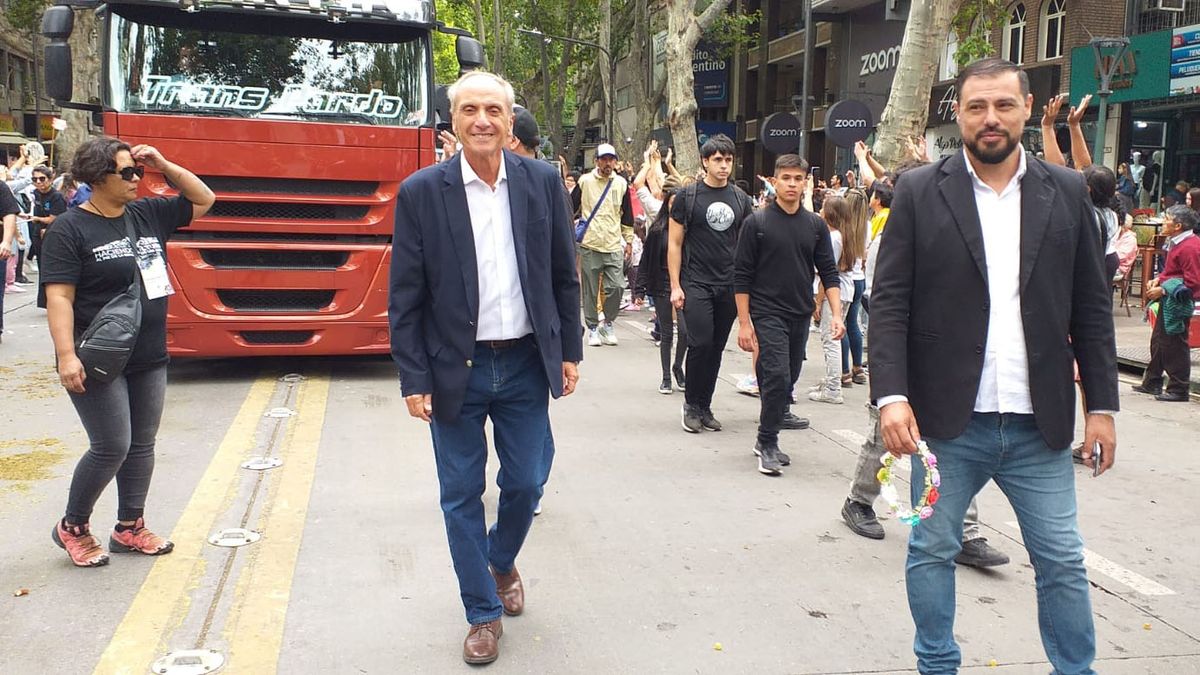 Raúl Rufeil, intendente de San Martín, también participó del Carrusel para acompañar a su reina. Raúl Rufeil, intendente de San Martín, también participó del Carrusel para acompañar a su reina.