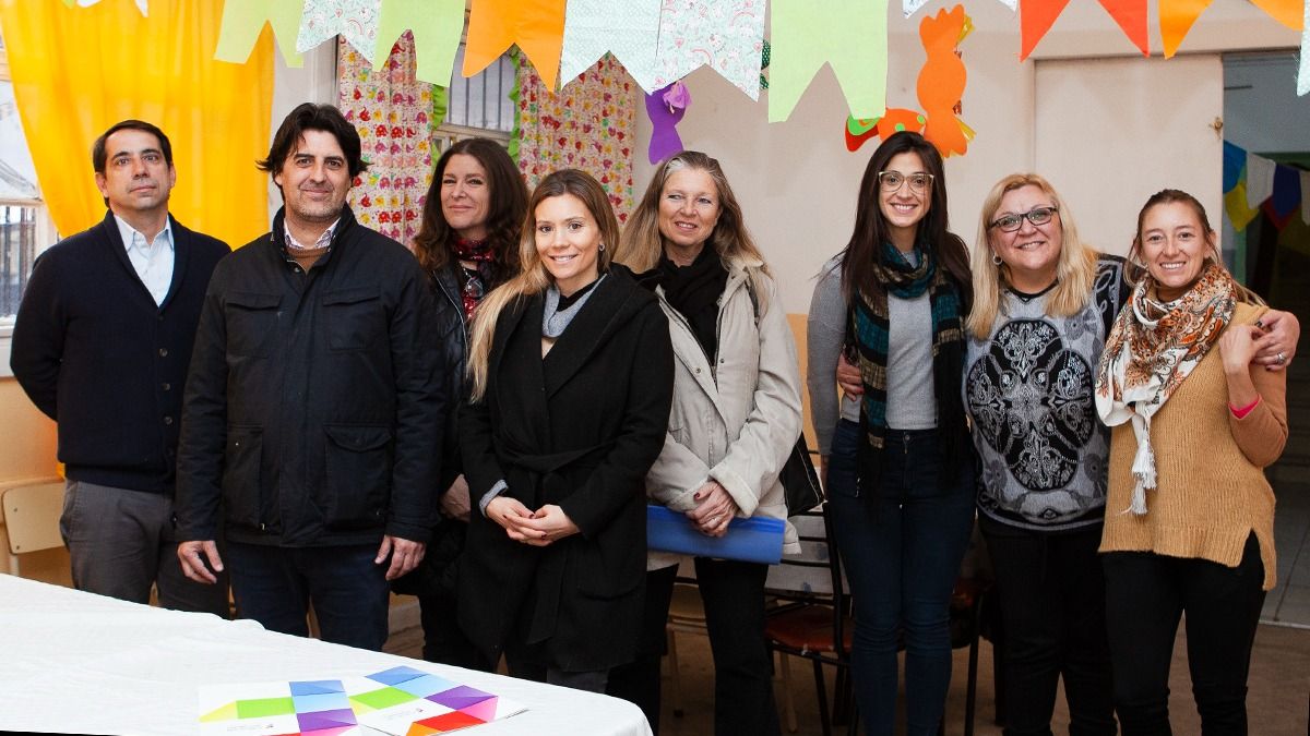 Martin Farjo, Alejandro Verón, Gabriela Alé, Barbarita Vila, Rosita Alé, Marianela Salaverri, Daniela Ciani y Daniela Torres durante la firma del convenio entre Fundación Grupo América﻿ y el Ministerio de Salud, Desarrollo Social y Deportes.