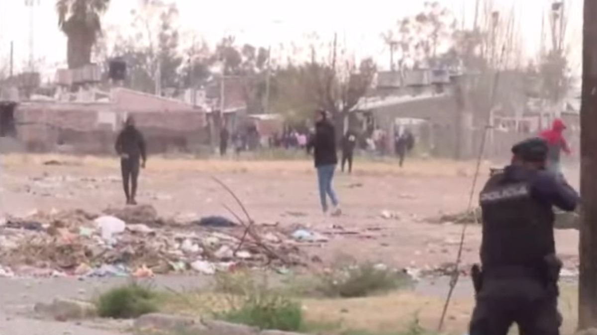 Los disturbios de esta tarde en Las Heras. Los disturbios de esta tarde en Las Heras.