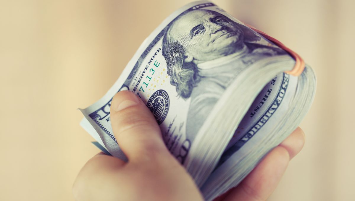 El dólar blue bajó en Mendoza este viernes. 