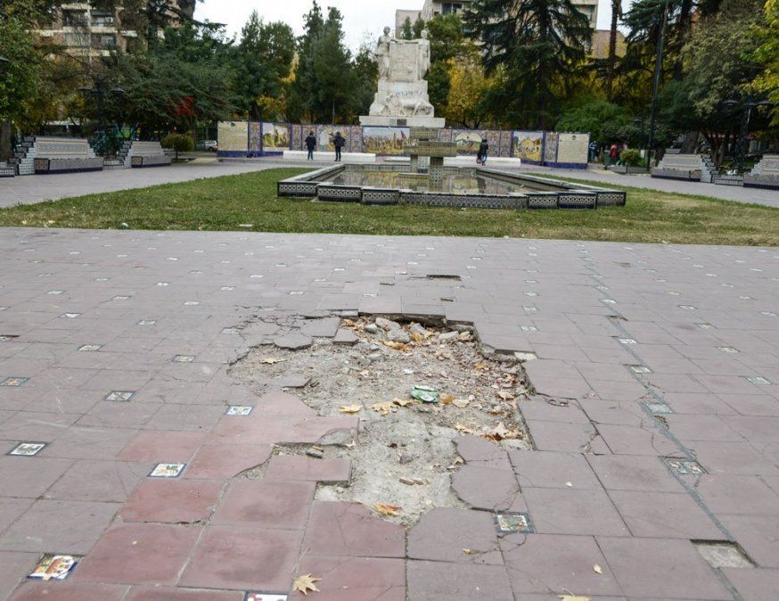 Siguen las roturas en la Plaza España: el 25 se abre la licitación