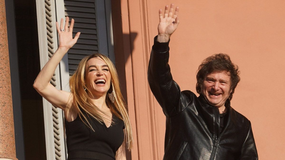 Fátima Florez y Javier Milei sonrientes desde Casa Rosada.