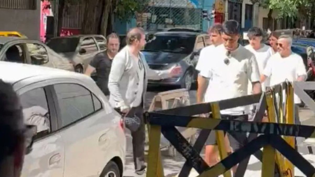 Enzo Pérez llegó temprano a la clínica Rossi junto al delantero chileno Gonzalo Tapia, para realizarse la revisión médica, paso previo a la firma de contrato con River Plate. Enzo Pérez llegó temprano a la clínica Rossi junto al delantero chileno Gonzalo Tapia, para realizarse la revisión médica, paso previo a la firma de contrato con River Plate.