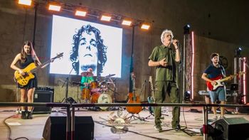 La banda mendocina Ella También celebra a Luis Alberto Spinetta con Leo Sujatovich como invitado La banda mendocina Ella También celebra a Luis Alberto Spinetta con Leo Sujatovich como invitado