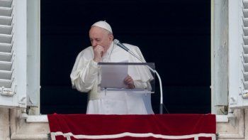 Francisco sigue resfriado y suspendió su retiro espiritual de una semana
