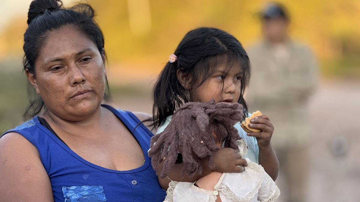 Las nenas de El Impenetrable se convierten en mamás a los 12 años. Las nenas de El Impenetrable se convierten en mamás a los 12 años.