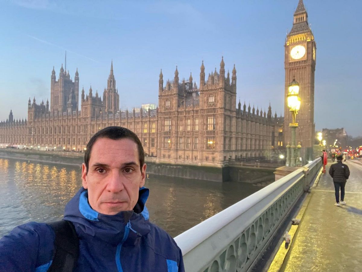 Alejandro Morales Ciancio vivió dos años en Londres realizando una especialización en cirugía de columna.