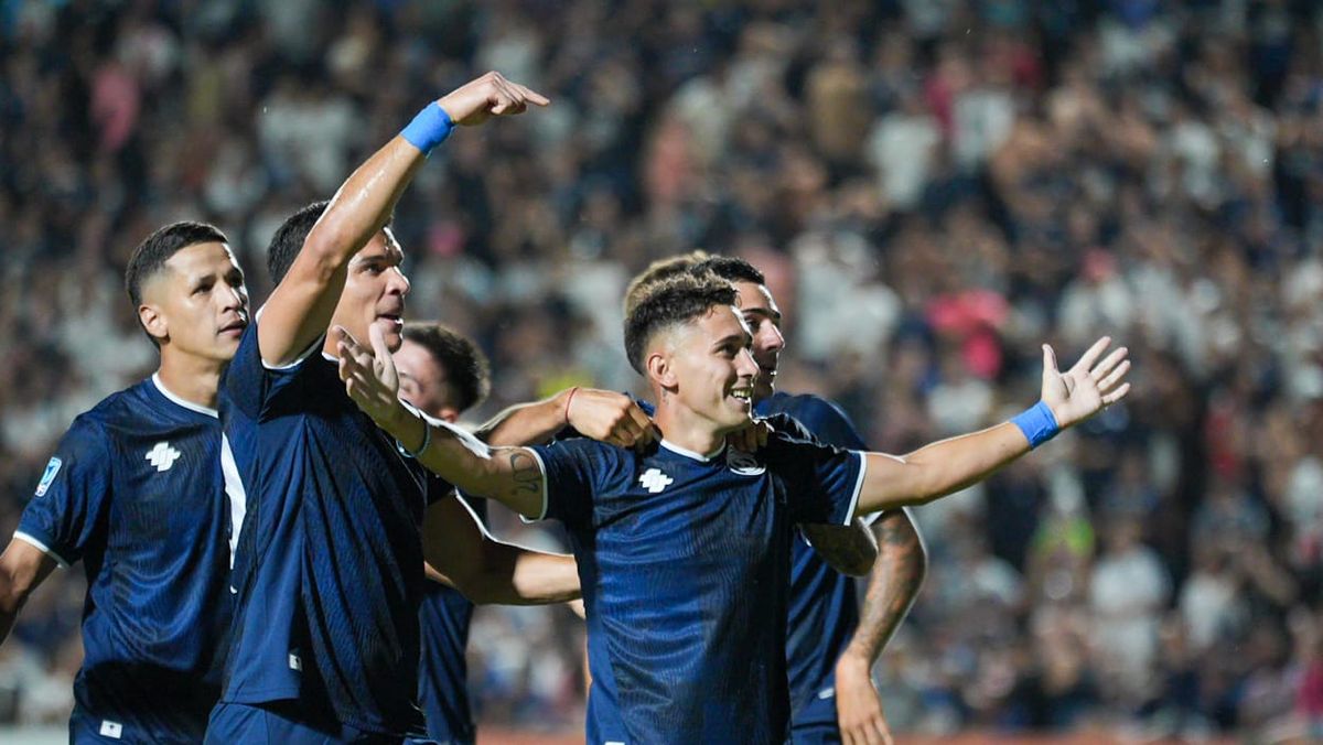 Matías Fernández hizo el primer gol de Independiente Rivadavia en el Apertura.