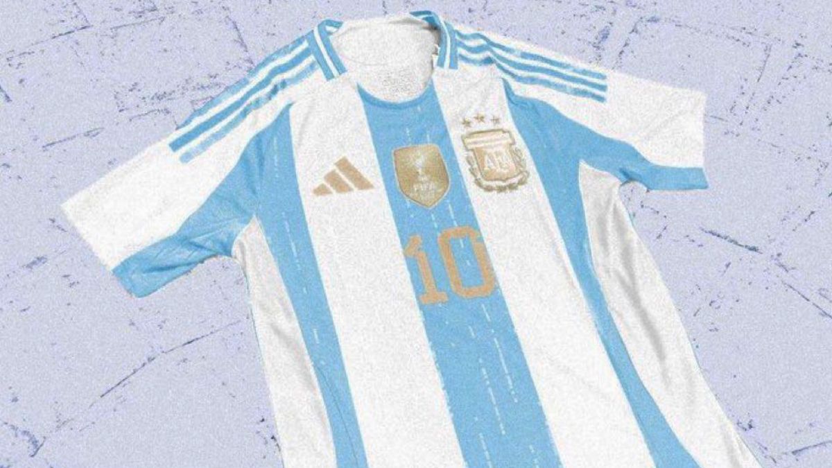 Esta es una maqueta basada en el que será el nuevo diseño de la nueva camiseta de la Selección argentina. Esta es una maqueta basada en el que será el nuevo diseño de la nueva camiseta de la Selección argentina.