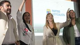 El momento exacto en el que sonó la marcha peronista en la cumbre en la que Flor Destéfanis fue la anfitriona.