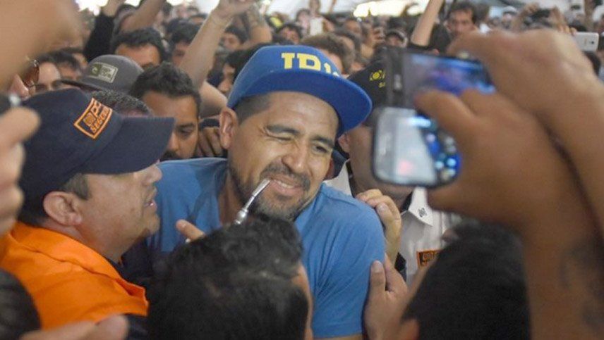 Entre Riquelme, Maradona y Messi, a mí dámelo a Riquelme