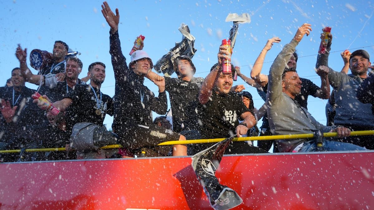 "Estamos sin dormir", dijo Ignacio Antonio. Claro, una fiesta interminable.