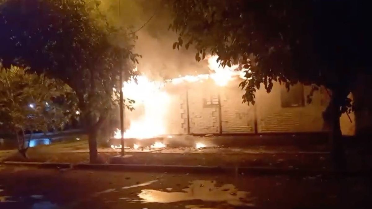 El incendio causó pérdidas totales en un vivienda de Guaymallén.