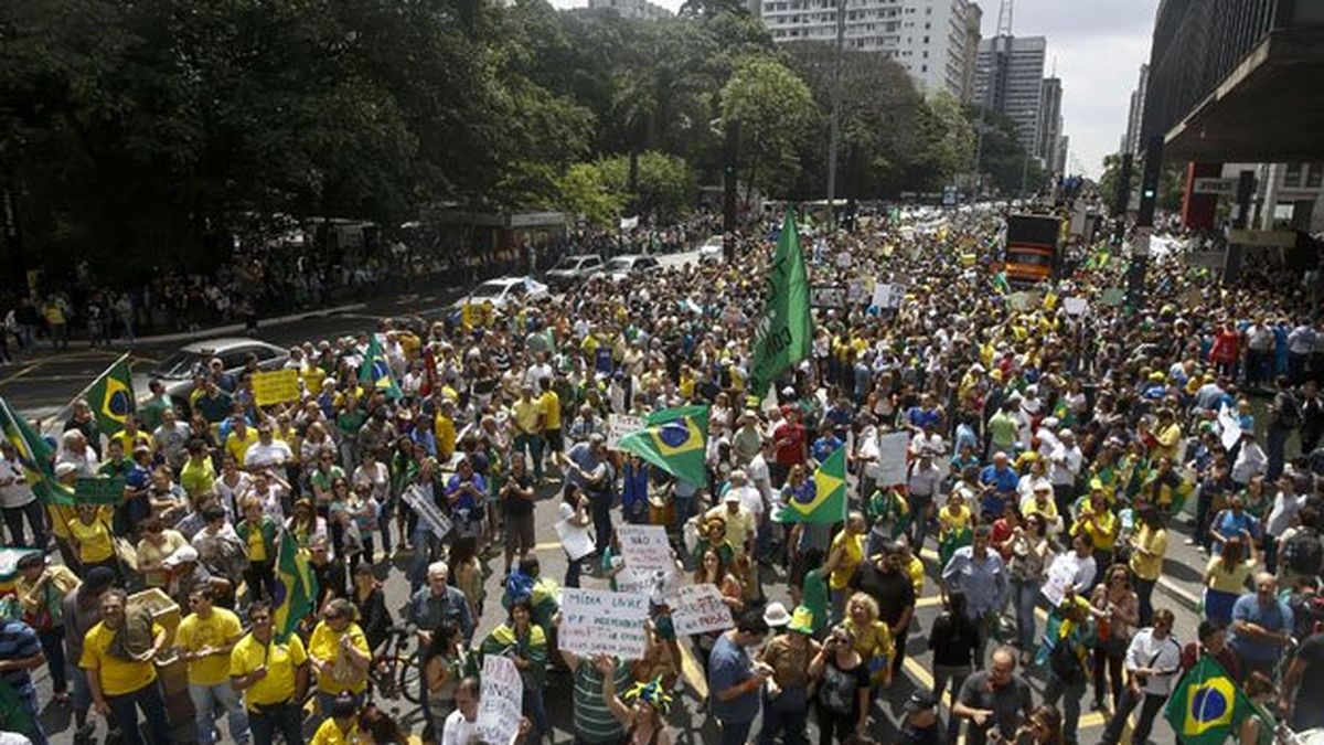 Miles De Brasileños Protestaron En Contra De Rousseff Y La Corrupción 9762