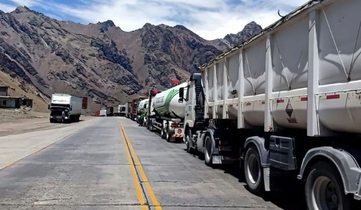 Los camiones no podr&aacute;n cruzar a Chile durante 3 horas el mi&eacute;rcoles 12 de noviembre. Imagen ilustrativa.
