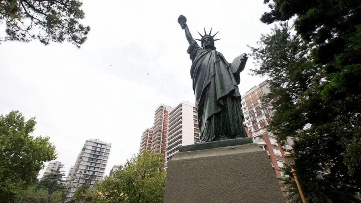 En qué barrio de Buenos Aires está la Estatua de la Libertad original