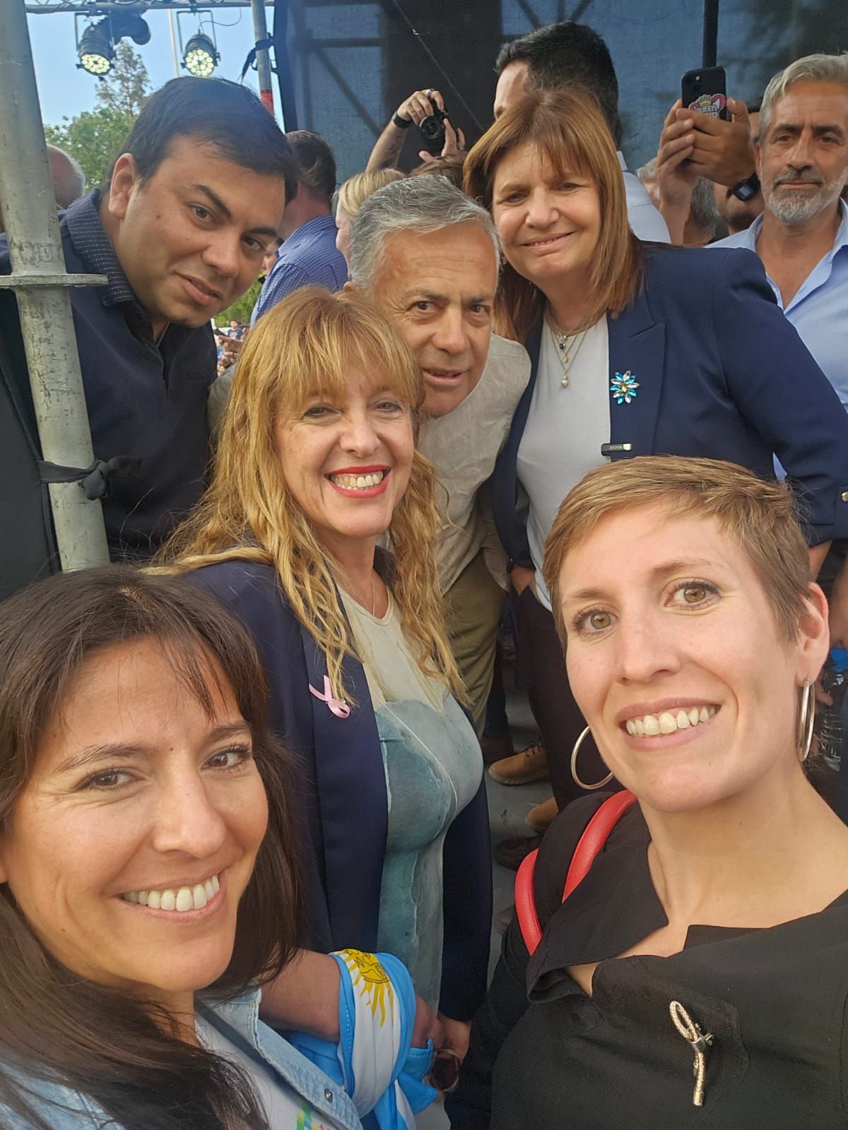 Jimena Latorre (abajo a la derecha) junto a Francisco Lo Presti, Alfredo Cornejo, Patricia Giménez y Pamela Verasay. Jimena Latorre (abajo a la derecha) junto a Francisco Lo Presti, Alfredo Cornejo, Patricia Giménez y Pamela Verasay.