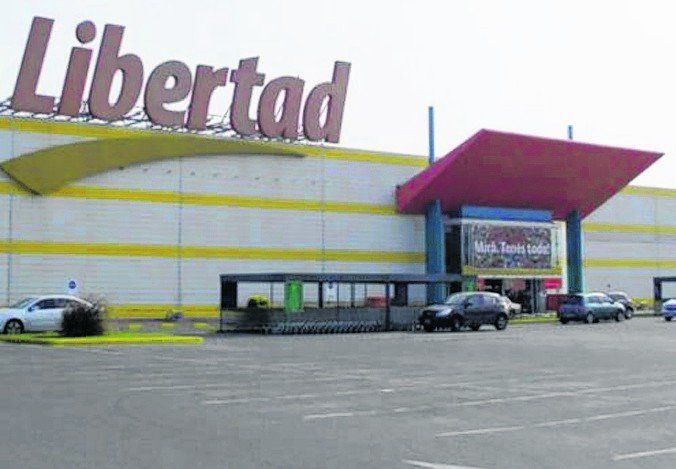 El hípermercado ubicado en Godoy Cruz cerrará sus puertas el domingo 16, pero está en venta