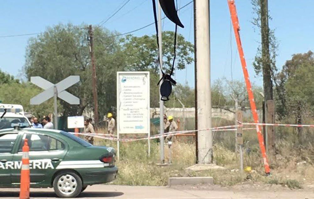 Murieron dos operarios tras recibir una descarga eléctrica en Luján