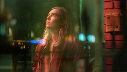 La actriz Vanessa Kirby interpreta a Lynette en la película de Netflix.