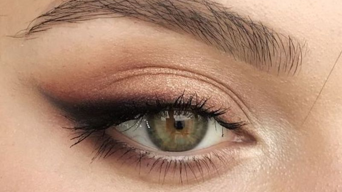 Lo mejor de este truco es que siempre saldrá simétrico porque debes poner atención a la línea de tu ojo. Lo mejor de este truco es que siempre saldrá simétrico porque debes poner atención a la línea de tu ojo.