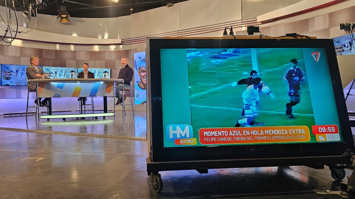 Un feliz encuentro tuvieron Daniel Vila, como presidente de Independiente Rivadavia, y Alejandro Chiappini, titular de Godoy Cruz Antonio Tomba este viernes en el programa Hola Mendoza de Canal Siete. Un feliz encuentro tuvieron Daniel Vila, como presidente de Independiente Rivadavia, y Alejandro Chiappini, titular de Godoy Cruz Antonio Tomba este viernes en el programa Hola Mendoza de Canal Siete.