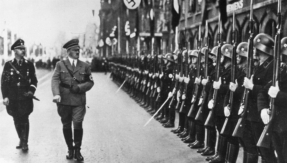 Los soldados alemanes, vestidos como polacos, han atacado una estación de radio en la ciudad fronteriza de Gleiwitz Los soldados alemanes, vestidos como polacos, han atacado una estación de radio en la ciudad fronteriza de Gleiwitz