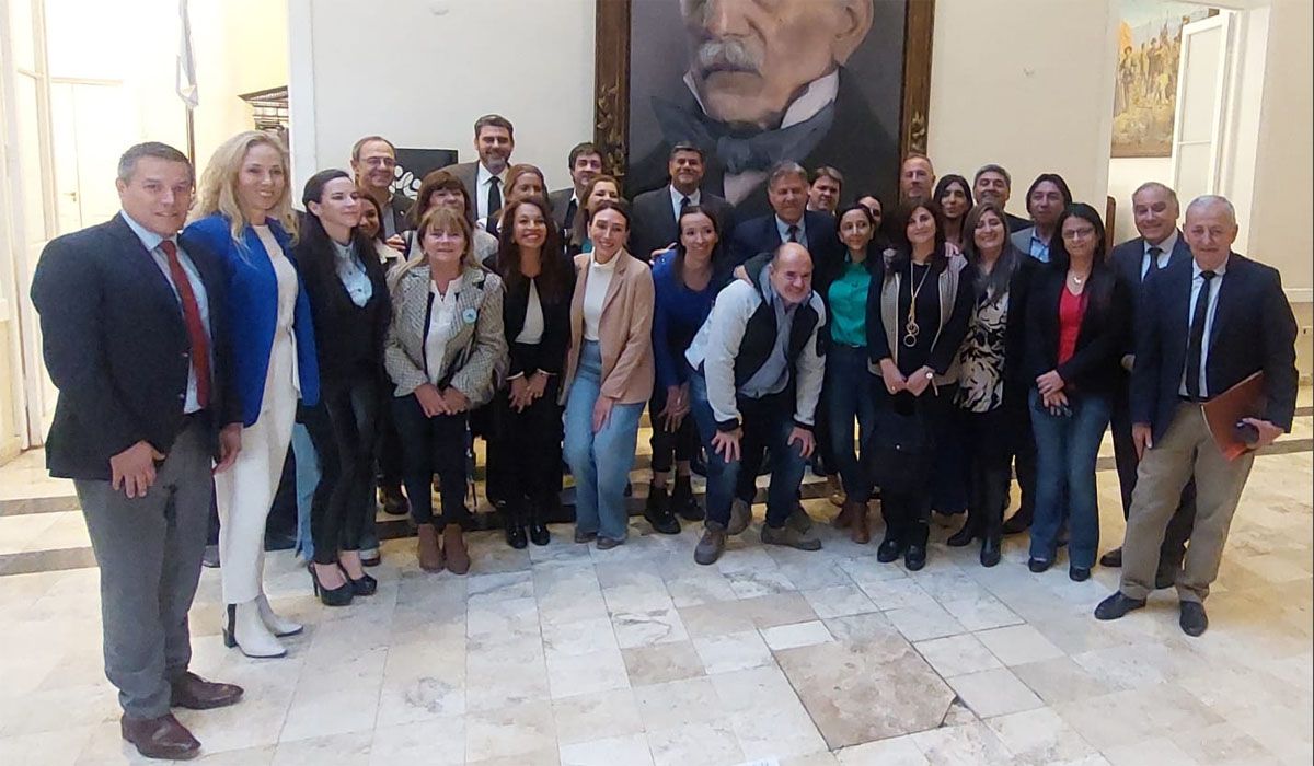 Senadores de Cambia Mendoza celebraron la media sanción para adherir a la Ley nacional de oncopediatría. Senadores de Cambia Mendoza celebraron la media sanción para adherir a la Ley nacional de oncopediatría.
