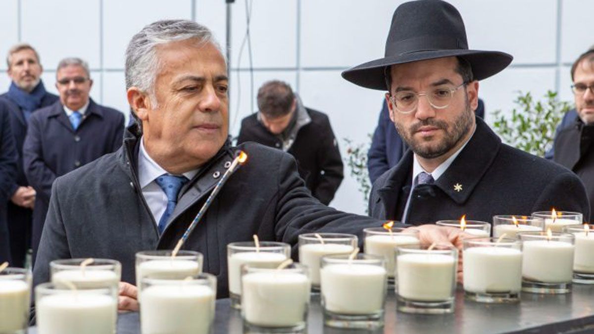 Alfredo Cornejo en el homenaje a las víctimas de la AMIA. Alfredo Cornejo en el homenaje a las víctimas de la AMIA.