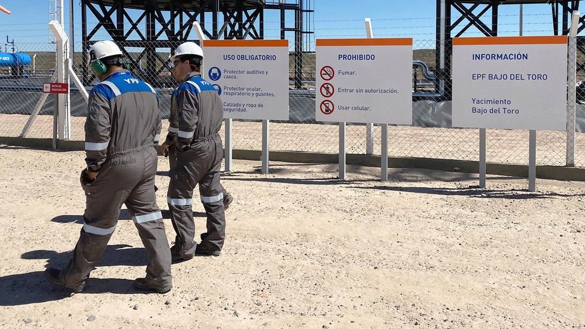 Trabajadores petroleros. Imagen ilustrativa. Trabajadores petroleros. Imagen ilustrativa. 