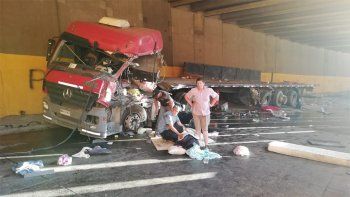 Otro accidente en alta montaña entre tres camiones y un vehículo