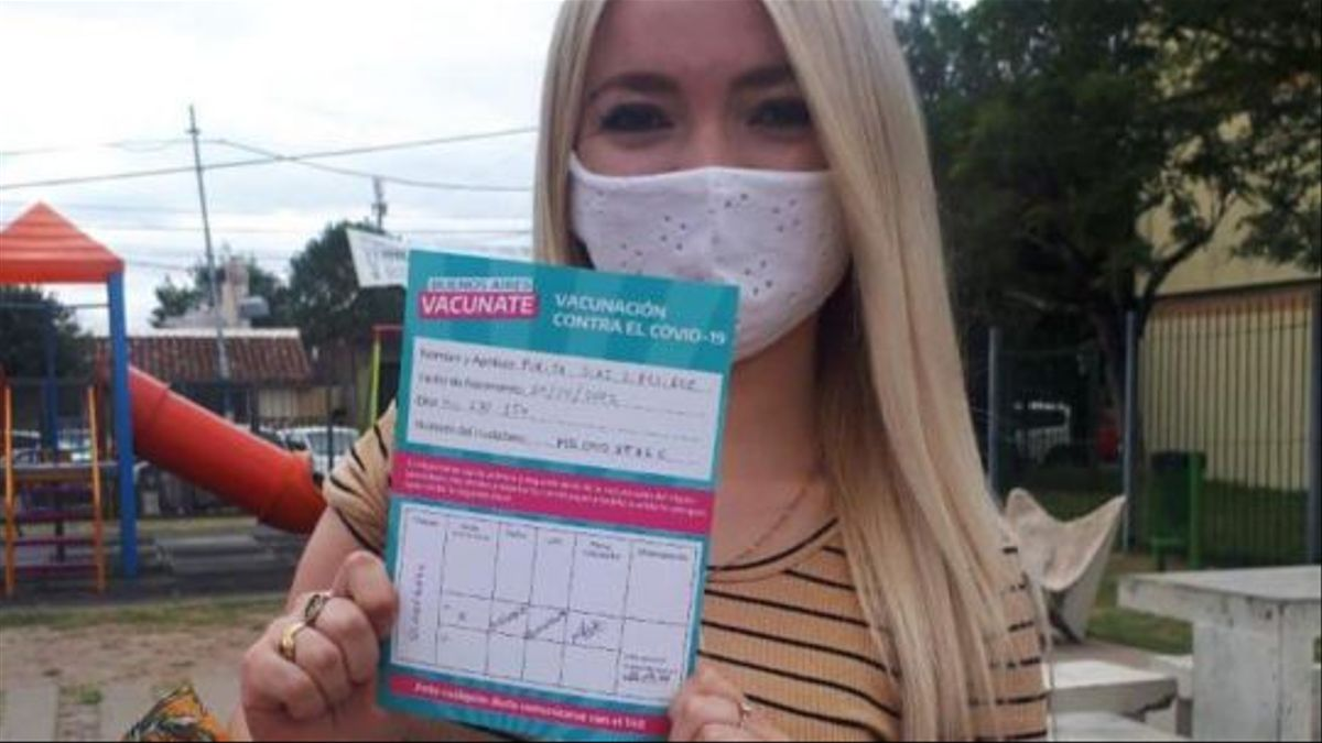 Desirée Purita Díaz, la famosa pasante de Avellaneda que logró ser vacunada con 18 años. Es militante del ministro de Hábitat de la Nación, Jorge Ferraresi.