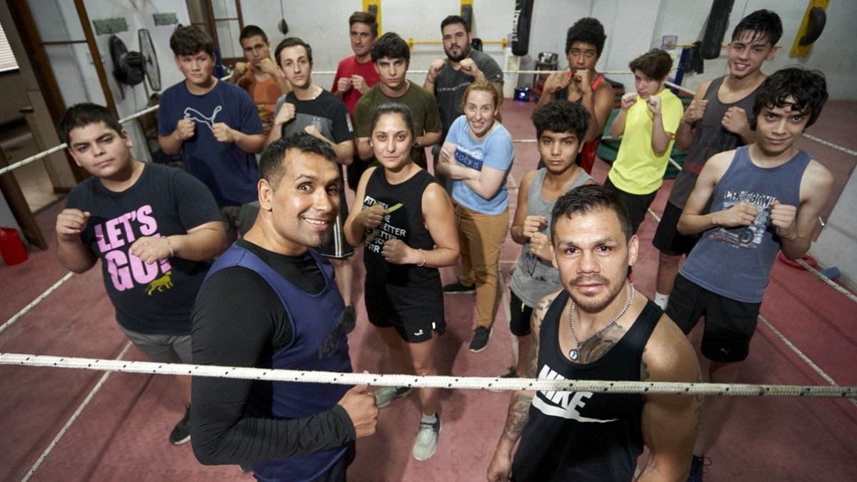 Ni el calor los frena. La sala del Club de Gimnasia y Esgrima donde se hace boxeo, se ve atestada en cada turno que dictan los campeones. Ni el calor los frena. La sala del Club de Gimnasia y Esgrima donde se hace boxeo, se ve atestada en cada turno que dictan los campeones.