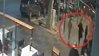 Una mujer se paseó desnuda por la Arístides y causó revuelo en Mendoza