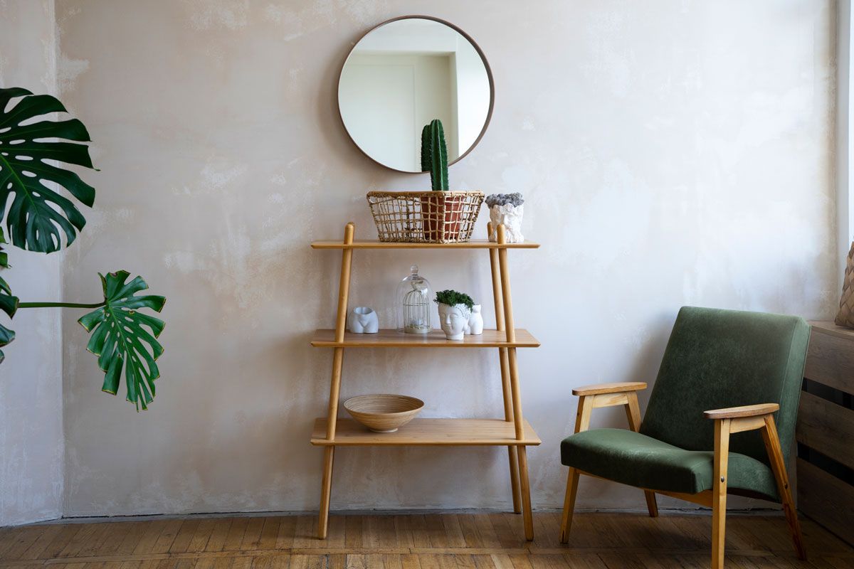 Una zona de descompresi&oacute;n, incluso en departamentos peque&ntilde;os, permite organizar el orden dom&eacute;stico desde el ingreso de nuestra vivienda. Cr&eacute;dito: Freepik.